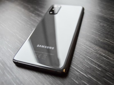 Компания Samsung получила патент на специальное кольцо, позволяющее заряжать телефон