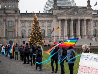 Сотни демонстрантов провели акцию протеста в Берлине против экспорта оружия