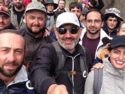 СМИ: Уволенные после заявления Пашиняна о капитуляции чиновники не сдали диппаспорта