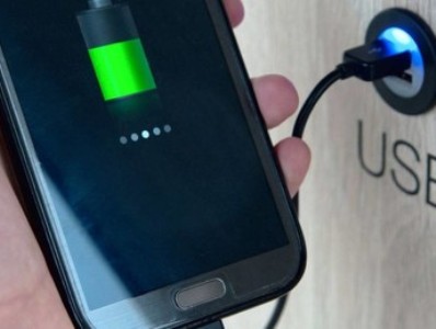 Вирусы и трояны могут попасть в смартфон через внешнюю зарядку