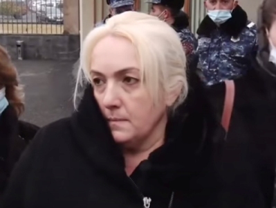 Родственники без вести пропавших военнослужащих до 2 часов ночи были у здания Минобороны Армении