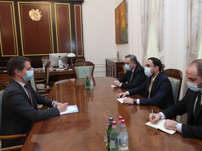 Կառավարությունն աշխատանք է տանում հակաճգնաժամային տնտեսական ծրագրի կազմման ուղղությամբ. Ավինյանը՝ Ֆրանսիայի դեսպանին