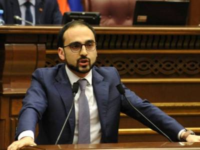 Вице-премьер: Переговоры Еревана и Баку о демаркации государственной границы могут пройти до конца 2020 года