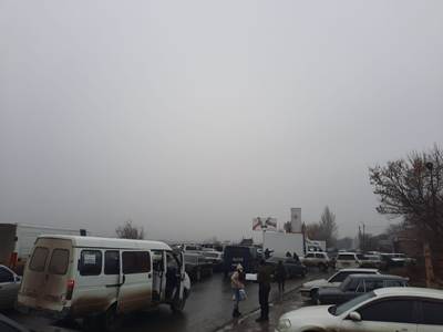 Անհետ կորածների հարազատները Շիրակի մարզում փակել են Գյումրի-Երեւան, Գյումրի-Արմավիր ճանապարհները (ֆոտո)