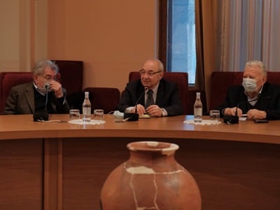 ՀՀ Գիտությունների ազգային ակադեմիայի նախագահությունում տեղի է ունեցել հանդիպում Վազգեն Մանուկյանի հետ