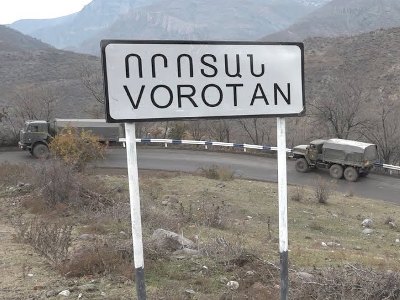 Хозяевам одного из домов села Воротан Сюникской области азербайджанцы дали час на его освобождение