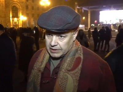 Armenia ex-justice minister gets into dispute with police officers at Republic Square