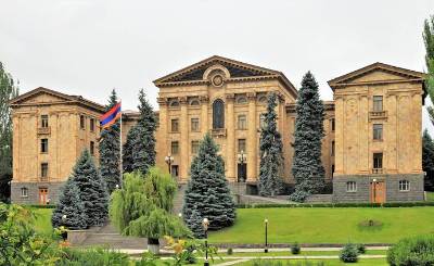 «Հրապարակ». ԱԺ-ում արտահերթ նիստ կհրավիրվի՝ ռազմական դրությունը չեղարկելու օրակարգով