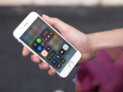 Apple выпустила взломанные версии iPhone