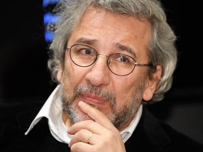 Суд в Турции приговорил журналиста Джана Дюндара к 27 годам тюрьмы