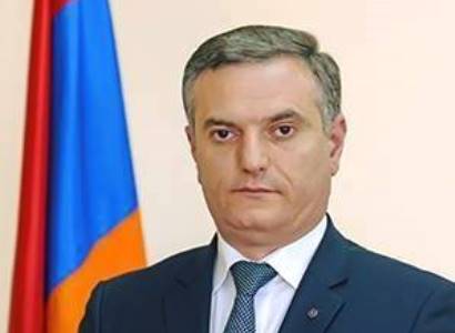 Նիկոլը երեւի որոշել է, որ ՀՀ ողջ բնակչությունը բաղկացած է դավաճաններից, անողնաշարներից ու դեբիլներից. Արտակ Զաքարյան