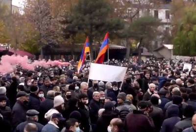 Newspaper: Armenia authorities to maintain martial law until at least February
