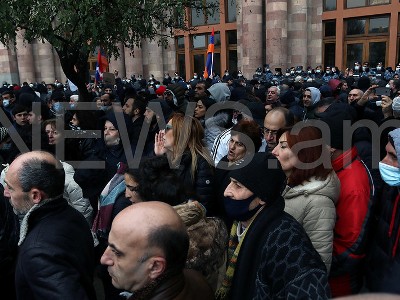 Сегодняшние мероприятия армянской оппозиции завершились: сидячая забастовка продолжается