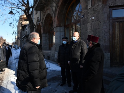 Արմեն Սարգսյանը՝ Գյումրիում. նա հանդիպել է Շիրակի թեմի առաջնորդի հետ եւ քննարկել երկրում ստեղծված վիճակը