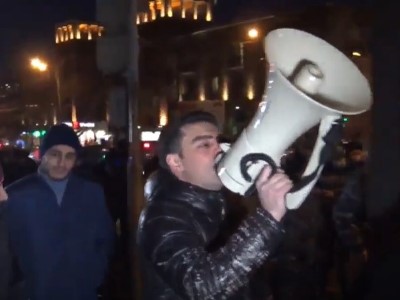 Բաղրամյանը բաց է, Փաշինյանի հրաժարականը պահանջողները երթով շարժվում են Մաշտոցի պողոտա
