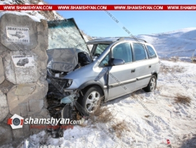 Երեւան-Սեւան ճանապարհին «Opel Zafira»-ն դուրս է եկել ճանապարհից եւ հարվածել պատին․ վիրավորների վիճակը ծանր է