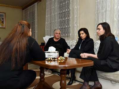 «Վազգենի որդիները կհասկանան իրենց հոր որոշումը». Աննա Հակոբյանը և Լենա Նազարյանն այցելել են զոհվածի ընտանիքին