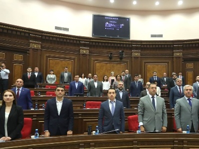Պատգամավորներին 50 հազարական դոլար են տվել, որ չլքեն թիմը․ գումարը համահայկական հիմնադրամի հաշվի՞ց է եղել. Politik.am