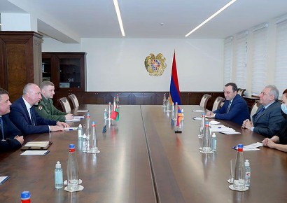 ՀՀ պաշտպանության նախարարն ընդունել է Բելառուսի դեսպանին. Քննարկել են պաշտպանության ոլորտում համագործակցությունը