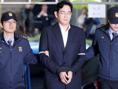 Вице-президента Samsung Electronics приговорили к 2,5 годами за взяточничество