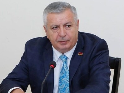 Սերգեյ Բագրատյանը ապացույցներ է ներկայացնում՝ ինքը Դավիթ Անանյանին հրավիրել է քննիչ հանձնաժողով