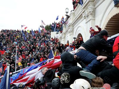 Лидер республиканского большинства в Сенате обвинил Трампа в провоцировании толпы во время беспорядков у Капитолия