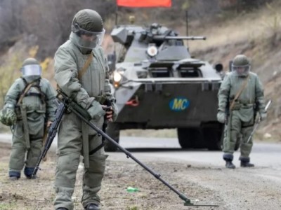 Российские саперы в ходе разминирования Степанакерта обнаружили запрещенные кассетные боеприпасы