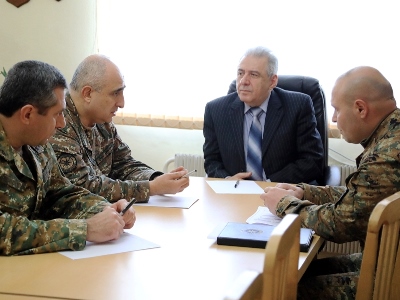 Armenia MOD visits military unit
