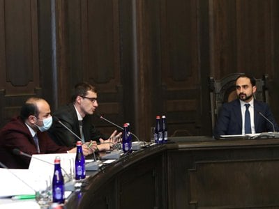 Armenia Deputy PM chairs consultation devoted to provision of prosthetic implants