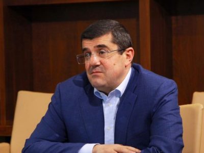 Արայիկ Հարությունյանը Մանե Թանդիլյանի հետ քննարկել է սոցիալական ծրագրերի ընթացքը