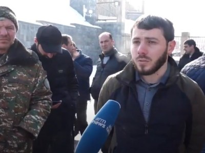 Demonstration being held in front of Armenia MOD