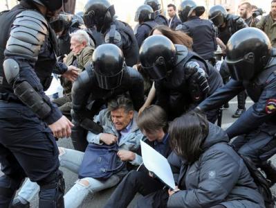 В Санкт-Петербурге начались массовые задержания на акции в поддержку Навального