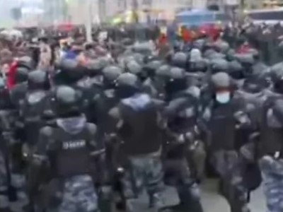 Оперштаб Москвы: На акции в центре Москвы находятся зараженные коронавирусом
