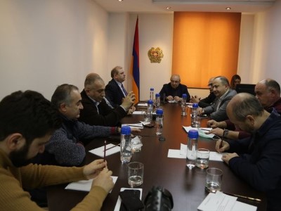 Վազգեն Մանուկյանը ներքաղաքական իրավիճակը, Արցախի հարցի ճակատագիրը քննարկել է քաղաքագետների եւ փորձագետների հետ (ֆոտո)