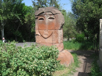 Նորահայտ հուշարձանի կարգավիճակ են ստացել Ֆիզիկայի ինստիտուտի գիտավանը, և հայ աստղագետների տապանատունը. ԿԳՄՍՆ