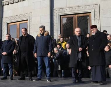 «Грапарак»: Премьер-министр Армении сам свел на нет  разногласия в оппозиции