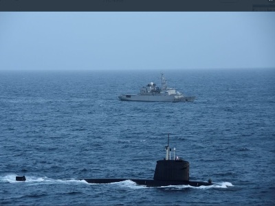 Французская атомная подводная лодка и военный корабль провели патрулирование в Южно-Китайском море