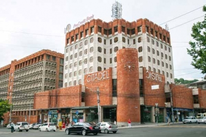 Դանակահարություն Երևանի «Ցիտադել» կենտրոնի դիմաց. պատճառը հեռախոսային հաղորդագրություններ ուղարկելն է եղել