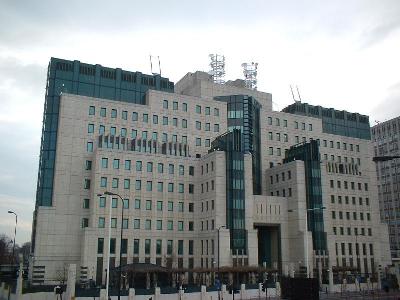 Британская разведка МИ-6 впервые начала набирать сотрудников, родившихся за границей