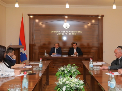 Արցախի ԱԺ խմբակցությունները հանդիպել են ԱՀ գլխավոր դատախազի թեկնածուի հետ