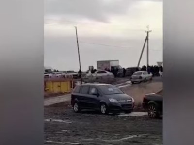 Relatives of Armenian POWs open Gyumri-Yerevan road under condition to meet with National Security Service chief