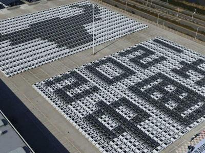 China creates giant mosaic of 750 Geely cars