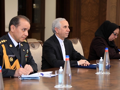 Armenia defense minister informs Iran envoy about situation after Artsakh war