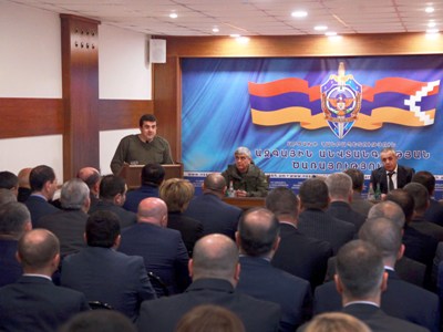 Արցախի նախագահը ԱԱԾ աշխատակազմին է ներկայացրել նոր տնօրենին. Ներկա է եղել Վիտալի Բալասանյանը