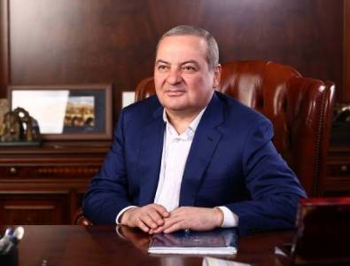 «Հրապարակ». Ռուսաստանաբնակ օլիգարխները գալիս են Երեւան. «երկուսը մեկում են անելու»