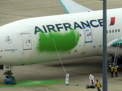 Greenpeace activists paint plane at Paris airport