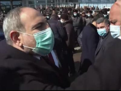 Yerevan.Today: Armenia PM Pashinyan enters Gavar town school accompanied by masked, armed policemen