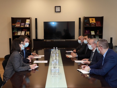 ԿԳՄՍ նախարարը եւ Ֆրանսիայի դեսպանը քննարկել են կրթամշակութային կապերի զարգացմանն առնչվող հարցեր