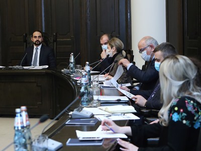Armenia Deputy PM chairs discussion on services for citizens under one-stop shop principle