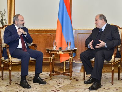 Նախագահ Արմեն Սարգսյանը հանդիպել է Նիկոլ Փաշինյանի հետ